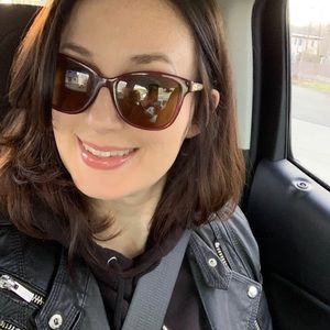 Meet your Posher, Caitlin